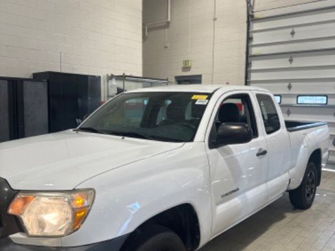 Used 2015 Toyota Tacoma 2WD Access Cab image 11