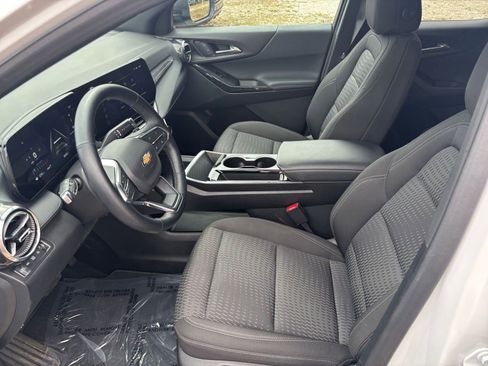 Used 2025 Chevrolet Equinox LT image 27