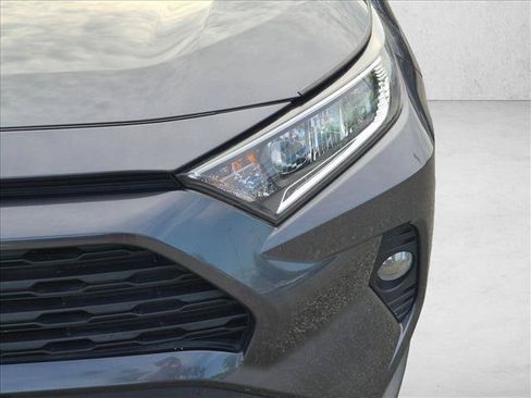 Used 2019 Toyota RAV4 XLE w/ Convenience Package FWD image 9