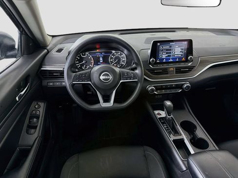 Used 2025 Nissan Altima 2.5 SV FWD image 24