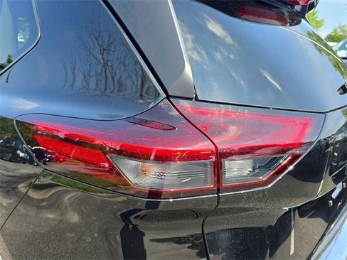 Certified 2023 Nissan Rogue SV image 32