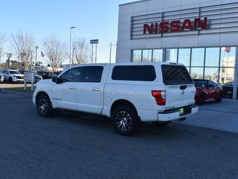 Used 2021 Nissan Titan SV w/ SV Convenience Package image 7