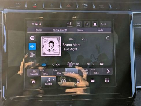 New 2025 Jeep Grand Cherokee Altitude image 18