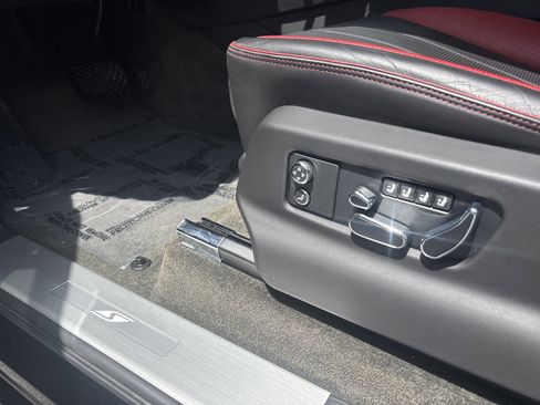 Used 2022 Bentley Bentayga AWD/4WD image 22
