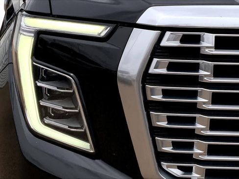 Used 2025 GMC Yukon XL Denali AWD/4WD image 28