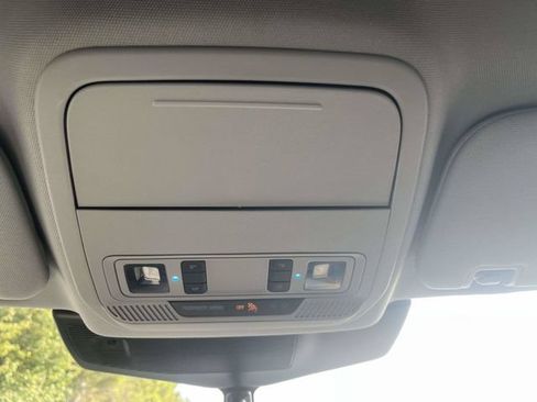 Used 2023 Ford Explorer XLT w/ Equipment Group 202A RWD image 32