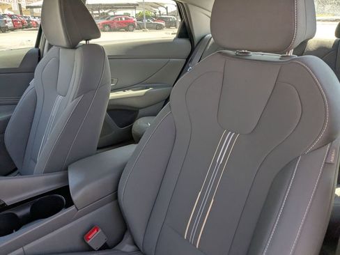 Used 2025 Hyundai Elantra SEL FWD image 15