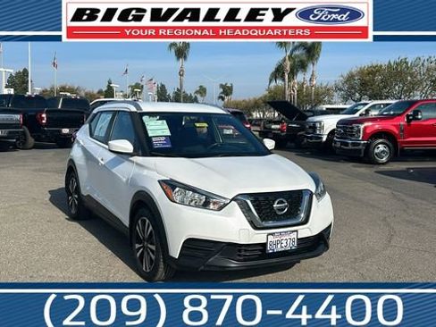 Used 2018 Nissan Kicks SV image 1