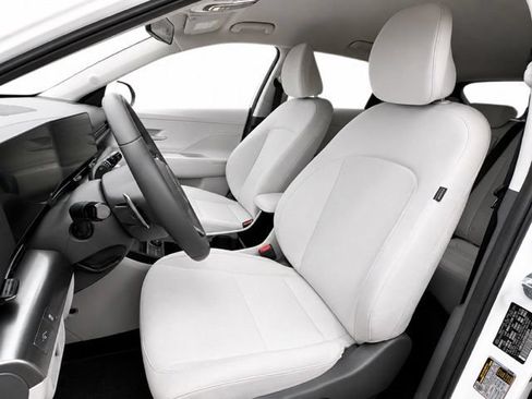 Used 2025 Hyundai Kona SEL FWD image 13