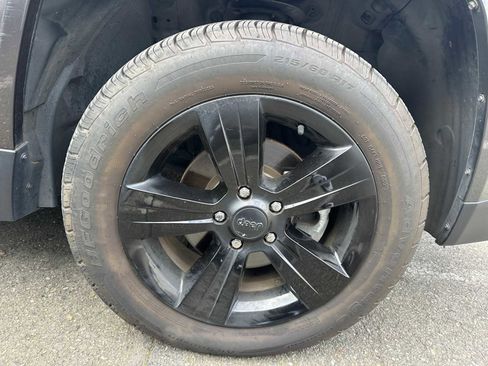 Used 2016 Jeep Compass Latitude image 4