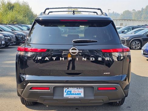 New 2025 Nissan Pathfinder SV image 6