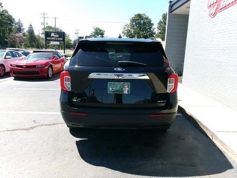 Used 2023 Ford Explorer XLT AWD/4WD image 6