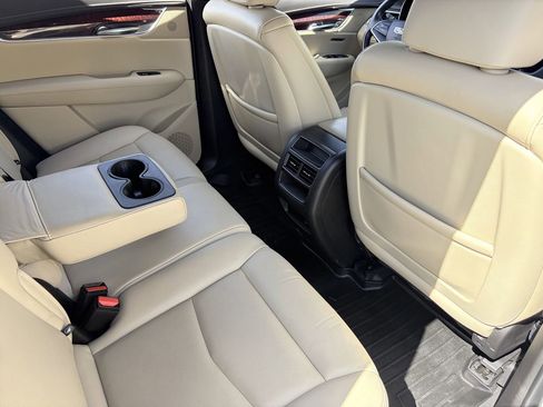 Used 2019 Cadillac XT5 Luxury FWD image 14