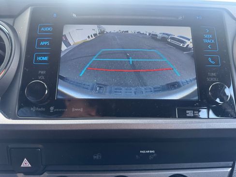 Used 2019 Toyota Tacoma TRD Sport w/ Technology Package image 29