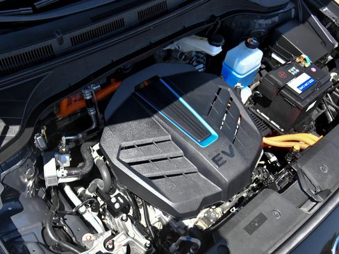 Used 2023 Hyundai Kona SE w/ Cargo Package FWD image 44