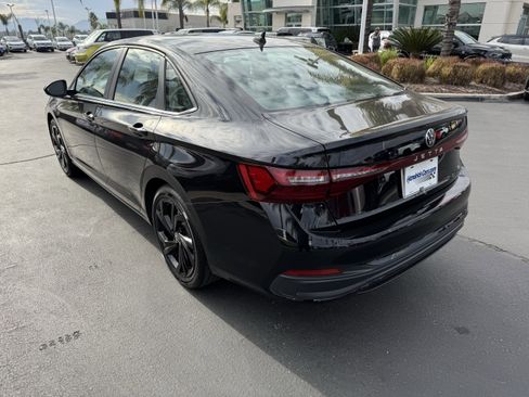 Used 2025 Volkswagen Jetta SE image 8