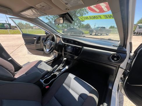 Used 2017 Toyota Corolla LE FWD image 25