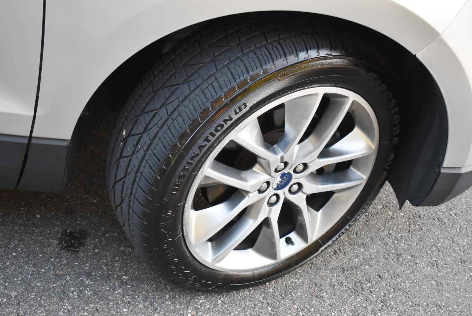 Used 2015 Ford Edge Titanium w/ Technology Package AWD/4WD image 40