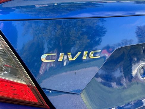 Used 2019 Honda Civic EX image 4