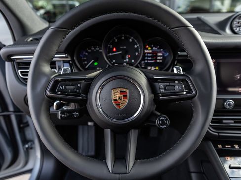 Certified 2026 Porsche Macan AWD/4WD image 28