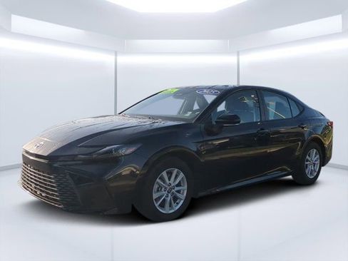 Used 2025 Toyota Camry LE image 7