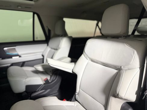 Used 2025 Ford Expedition Max Platinum w/ Driver's Package AWD/4WD image 24