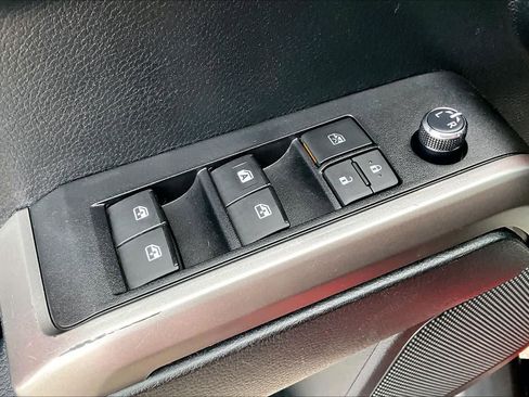 Used 2017 Toyota Tacoma SR5 image 36