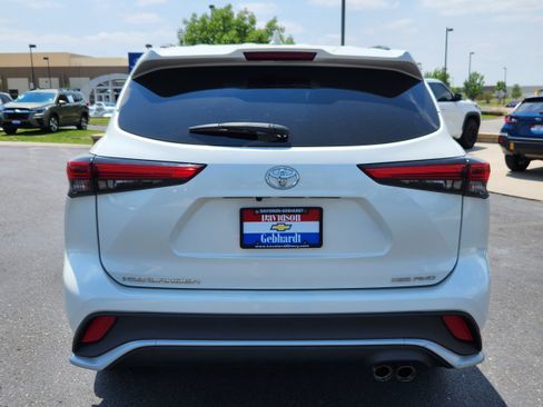 Used 2021 Toyota Highlander XSE AWD/4WD image 13