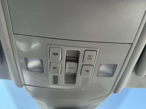 Used 2023 Volkswagen Jetta SE FWD image 28