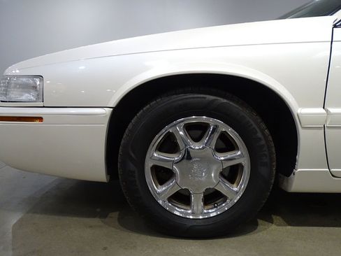 Used 1999 Cadillac Eldorado Touring FWD image 28