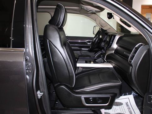 Used 2019 RAM 1500 Laramie AWD/4WD image 29