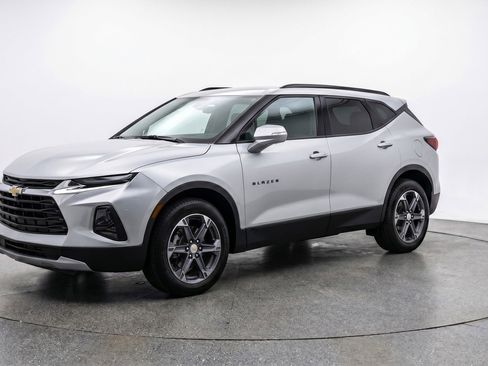 Used 2025 Chevrolet Blazer LT FWD image 3