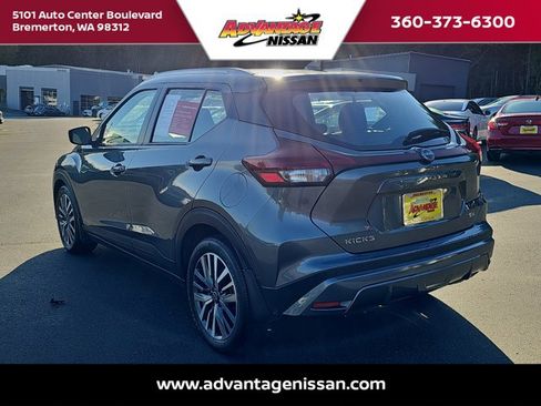 Used 2023 Nissan Kicks SV image 3