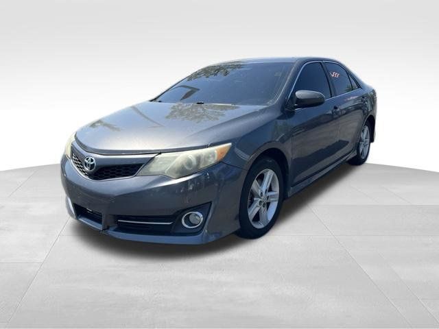 Used 2014 Toyota Camry SE w/ Fleet Convenience Package FWD image 3