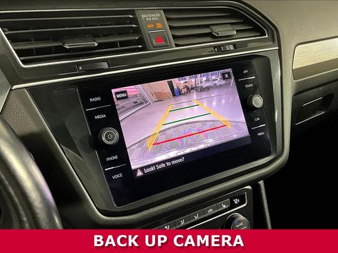 Used 2018 Volkswagen Tiguan SE w/ Panoramic Sunroof Package image 13