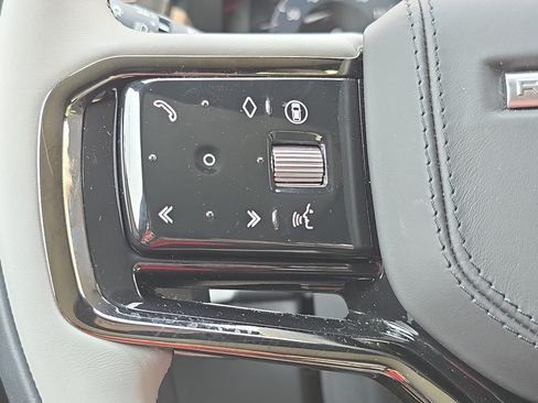 Certified 2026 Land Rover Range Rover Velar Dynamic SE AWD/4WD image 17