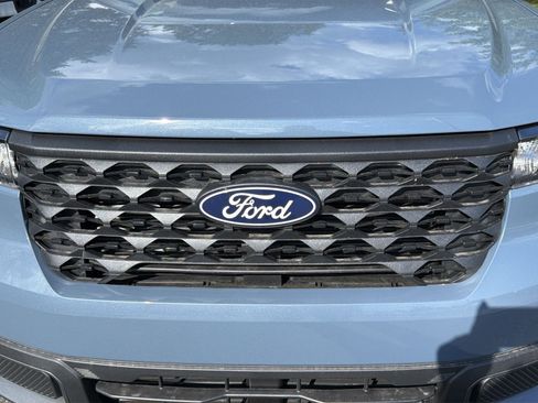 New 2026 Ford Maverick XLT w/ XLT Luxury Package FWD image 12