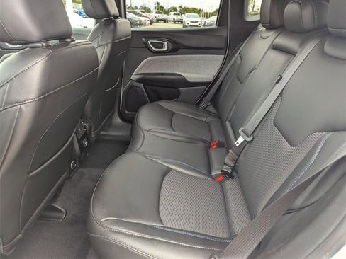 Used 2024 Jeep Compass Latitude image 18