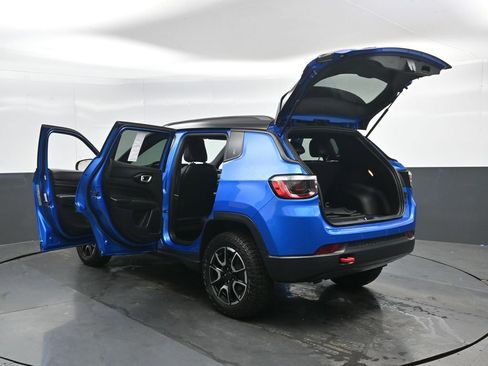 Used 2025 Jeep Compass Trailhawk AWD/4WD image 48
