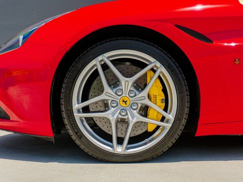 Used 2016 Ferrari California T RWD image 12