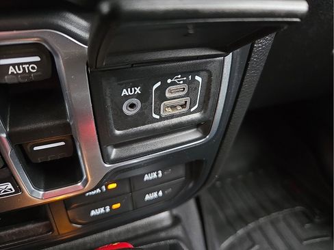 Used 2018 Jeep Wrangler Unlimited Sport S image 22