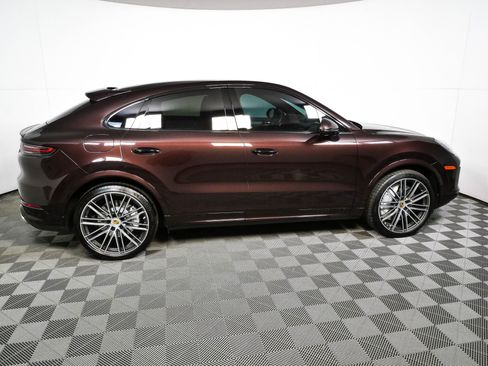 Certified 2022 Porsche Cayenne Turbo AWD/4WD image 29