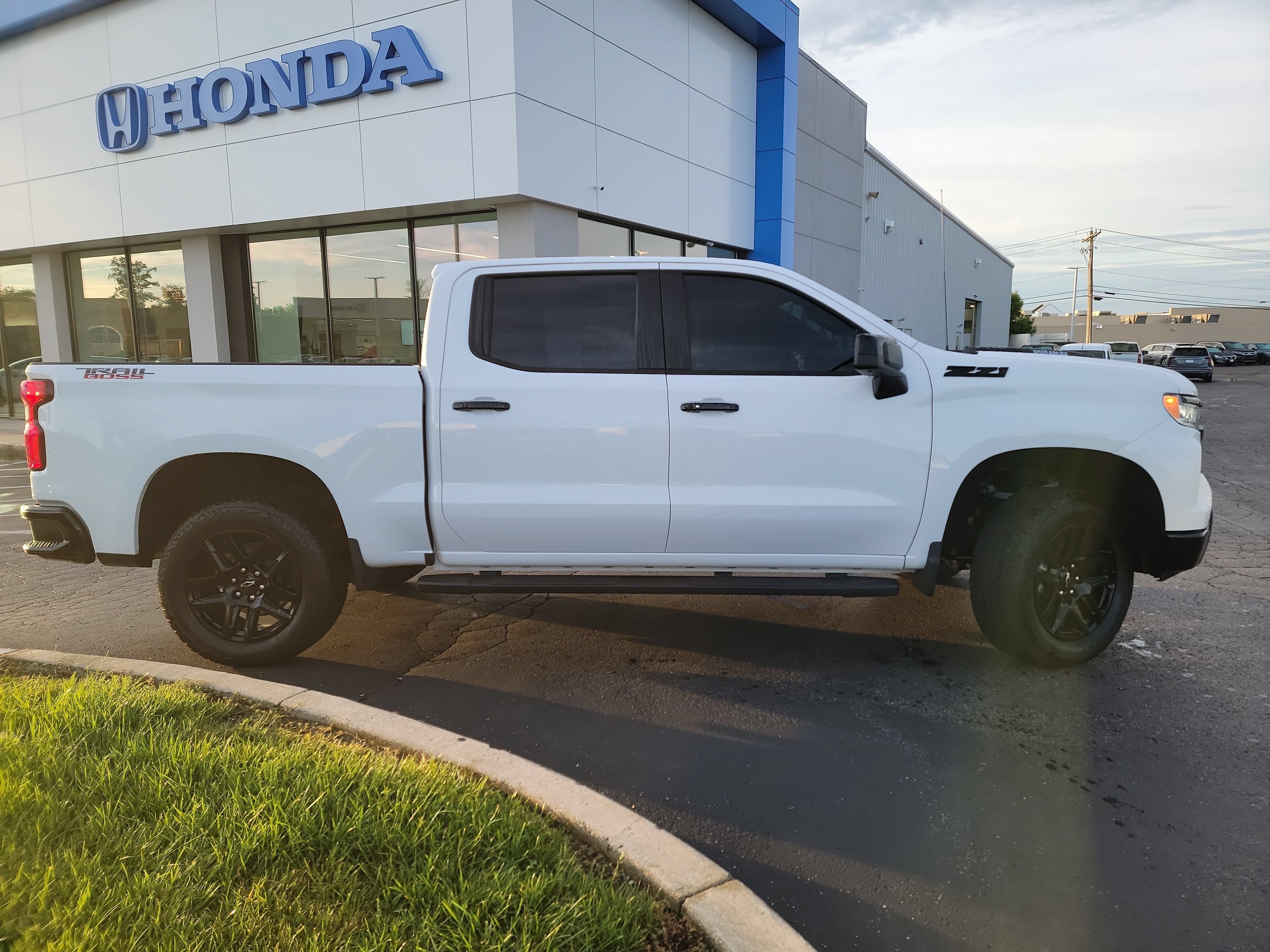 Used 2026 Chevrolet Silverado 1500 LT Trail Boss w/ Convenience Package II AWD/4WD image 11