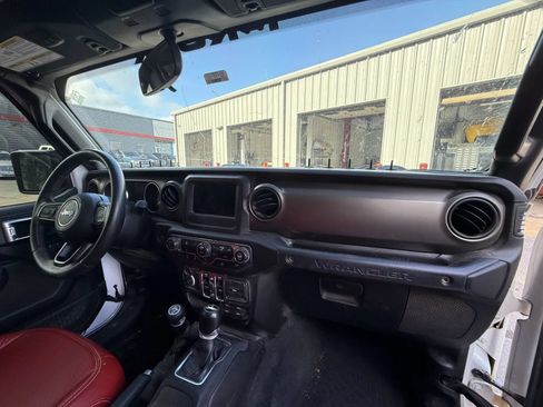 Used 2018 Jeep Wrangler Unlimited Sport S AWD/4WD image 12