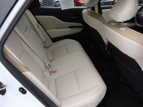 Used 2024 Toyota Crown Limited image 35