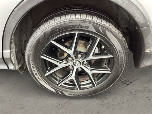 Used 2017 Toyota RAV4 SE image 14