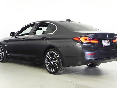 Certified 2023 BMW 530e w/ Convenience Package image 9