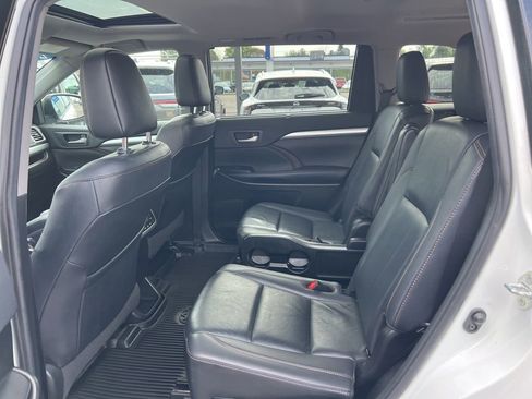Used 2019 Toyota Highlander XLE AWD/4WD image 23