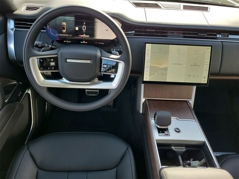 New 2025 Land Rover Range Rover Long Wheelbase SE image 19