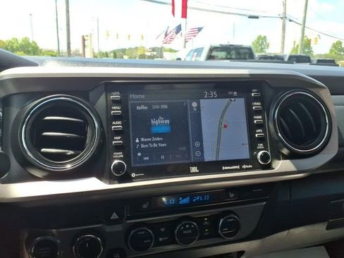 Used 2021 Toyota Tacoma Limited AWD/4WD image 18